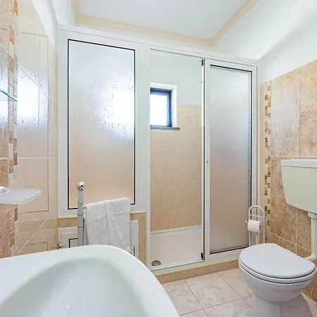 Apartment New Sunset Haven In Gale-2br With Big Terrace *