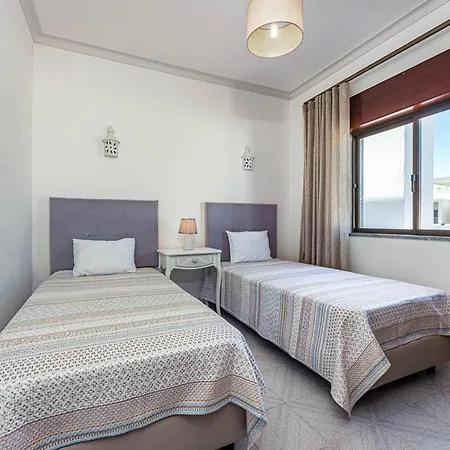 New Sunset Haven In Gale-2br With Big Terrace شقة